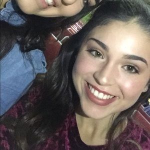 Meet your Posher, Chloe